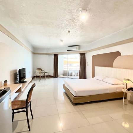 Mark Land Pattaya Beach Exterior foto