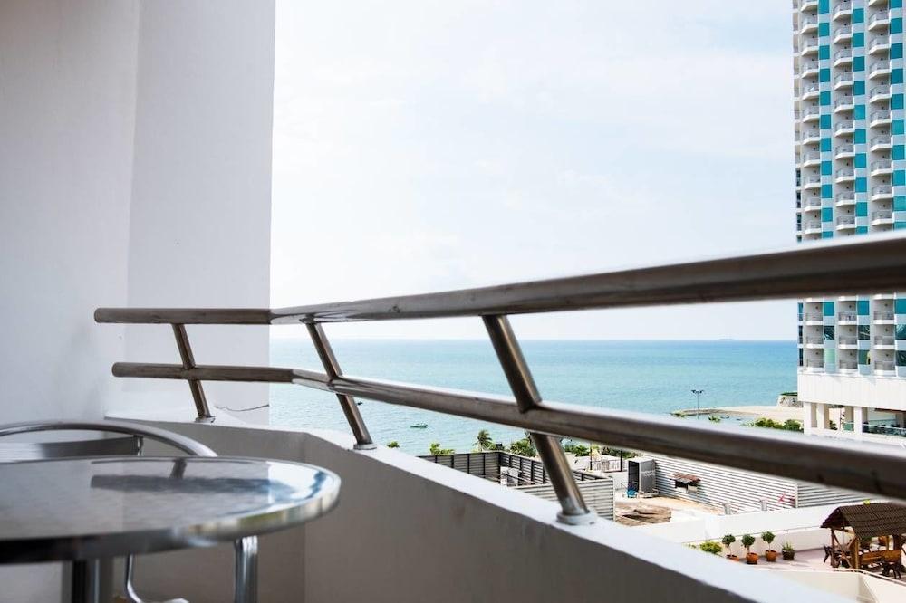 Mark Land Pattaya Beach Exterior foto